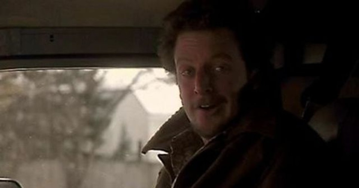 ‘나홀로집에’ 키 큰 도둑 배우, 크리스마스 시즌 성매매 알선 혐의로 기소 [할리웃통신]