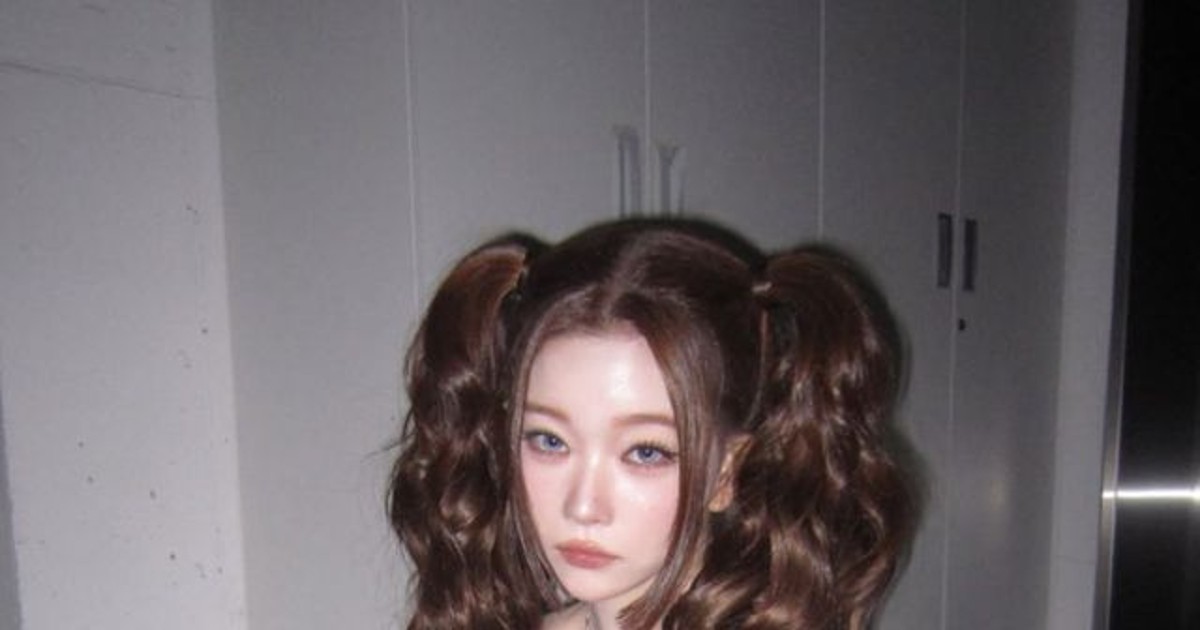 빌리 츠키, 블랙 란제리 룩으로 시선 강탈… 성숙美 폭발 [AI 포토컷]