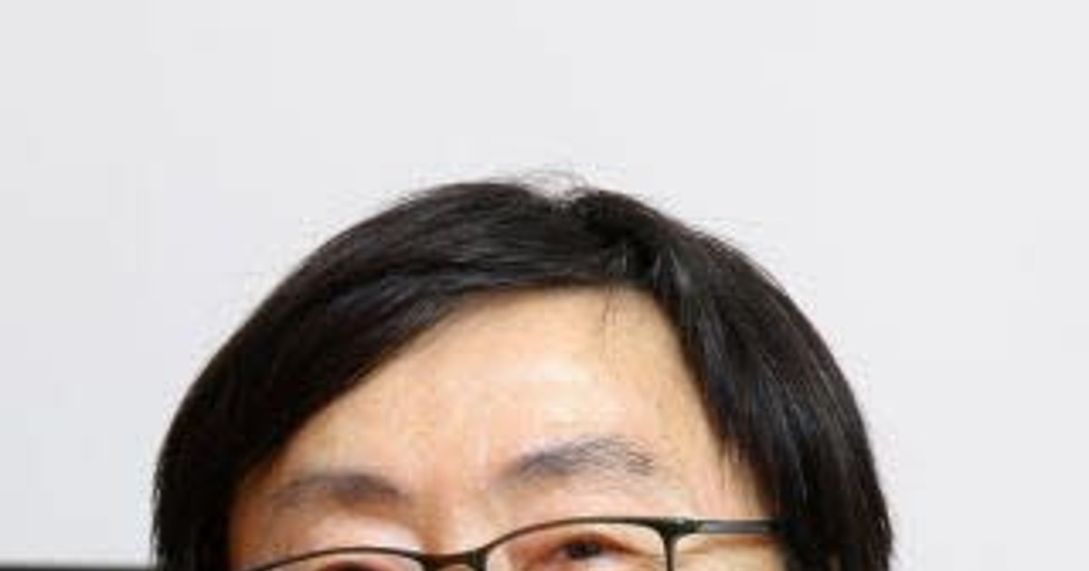 유리문에 이마 박은 대위 출신 남성의 결말