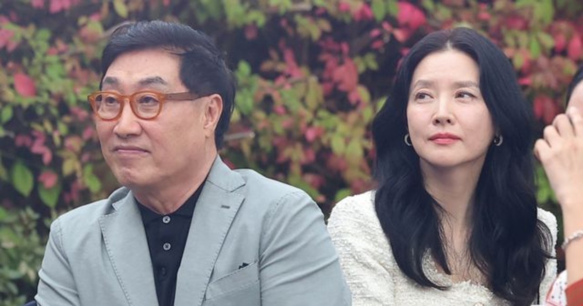 이영애, 20살 연상 남편과 공식석상 포착