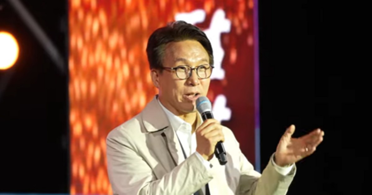 가수 노래 끊고 무대 오른 정치인, 그 후...