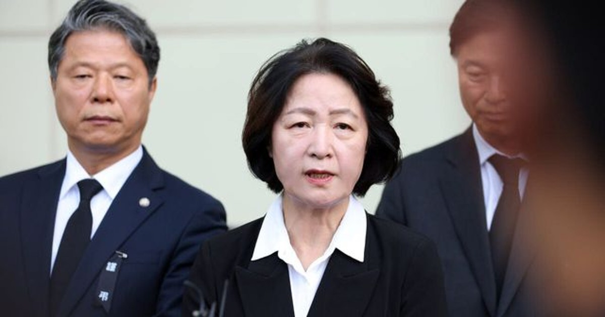소방관 폄훼 논란 추미애, 결국 빈소 찾아 고개 숙였다