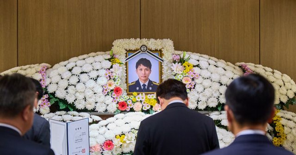 순직 소방관 빈소 찾은 이재명, 유족 앞서 결국...